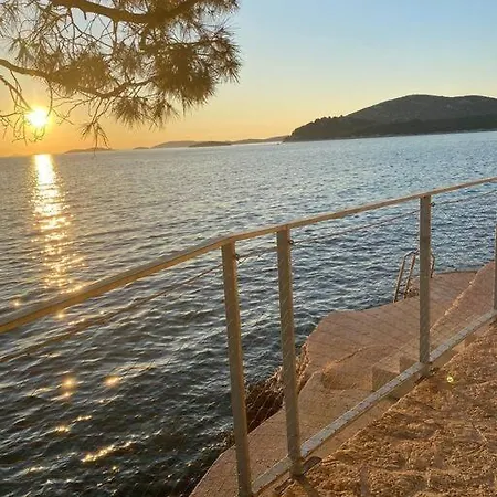Daire Tribunj-seafront Juraj Tribalj