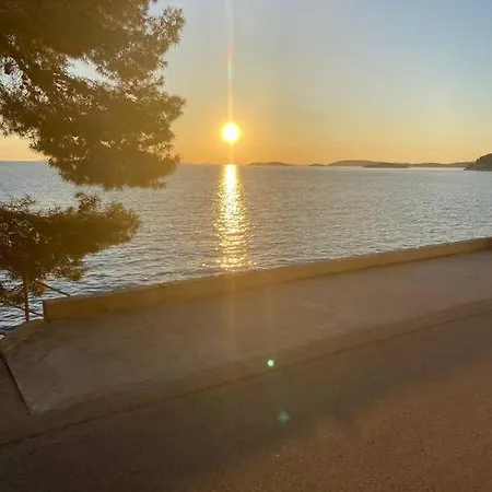 Daire Tribunj-seafront Juraj Tribalj